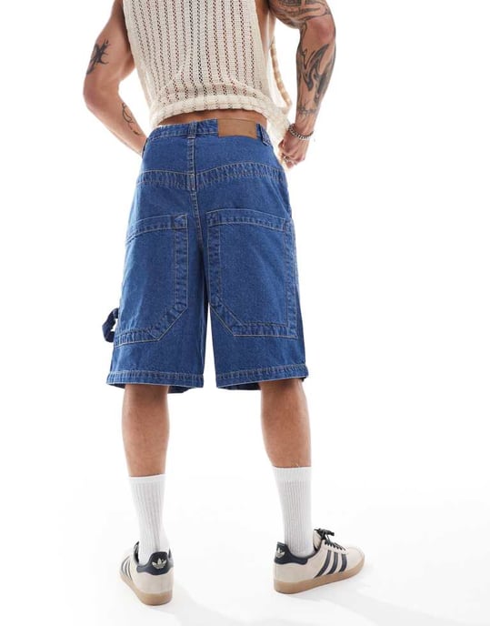 Återvunnen vintage unisex längre denim snickarbukshorts i indigo - Image 4