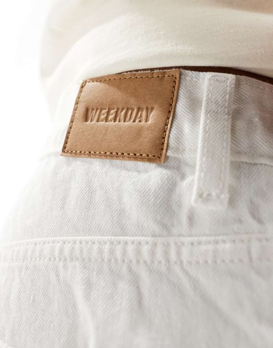 Weekday Galaxy löst sittande denimshorts i vitt - Image 2