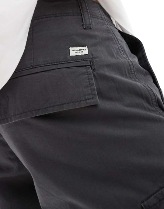 Jack & Jones cargo shorts i mörkgrått - Image 4