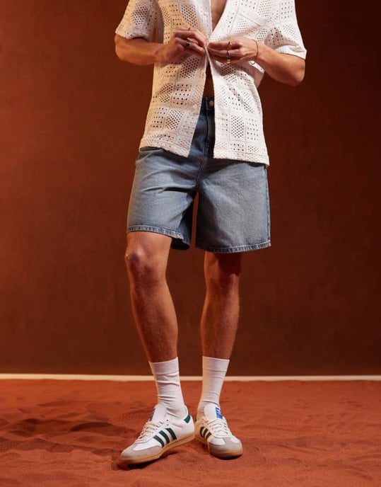 ASOS DESIGN standardlängd denimshorts i vintage ljusblå tvätt - Image 2