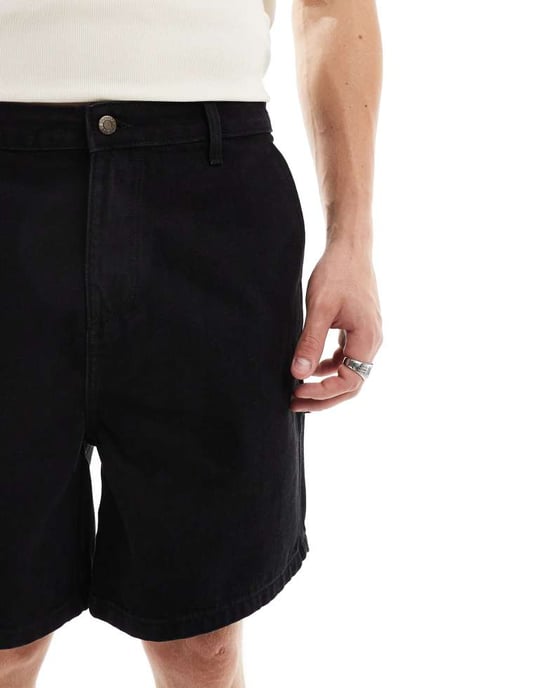 ASOS DESIGN standardlängd denimshorts med snickardetaljer i medelblåtvätt - Image 2