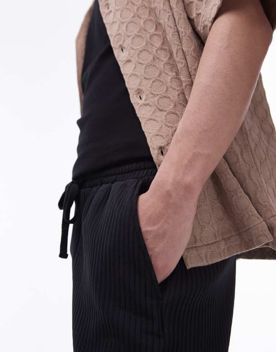 Topman plisserade shorts i svart - Image 3