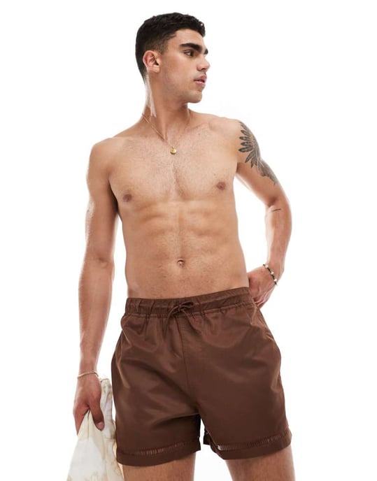 ASOS DESIGN badshorts i kort längd med fålldetaljer i brunt - Image 2