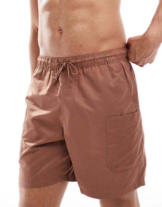 ASOS DESIGN simshorts i medellängd med cargofickdetalj i brunt - Image 1