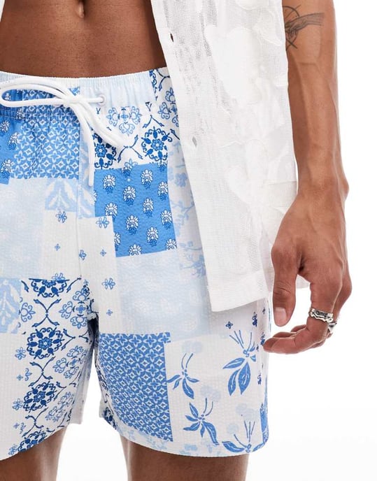 Hollister lapptäckes paisley-mönstrade badshorts i blått - Image 4