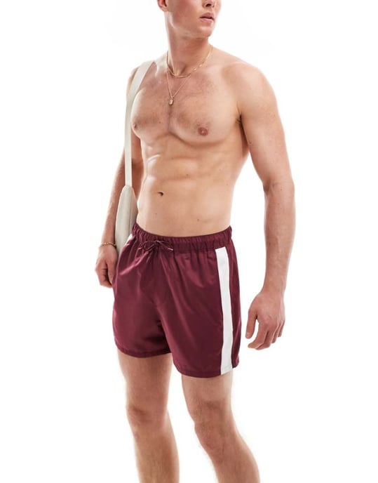 ASOS DESIGN korta badshorts med kontrastpaneler i vinröd - Image 1