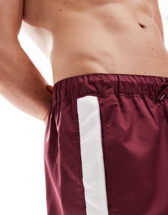 ASOS DESIGN korta badshorts med kontrastpaneler i vinröd - Image 2