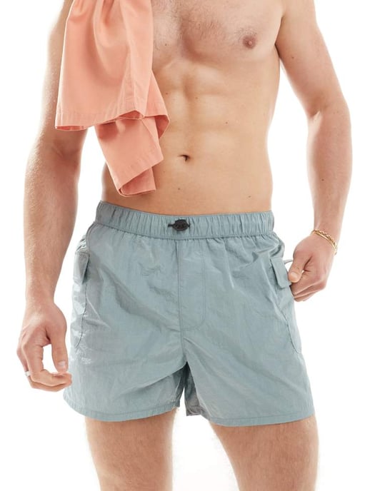 ASOS DESIGN badshorts i kort längd med cargo ficka i grått - Image 4
