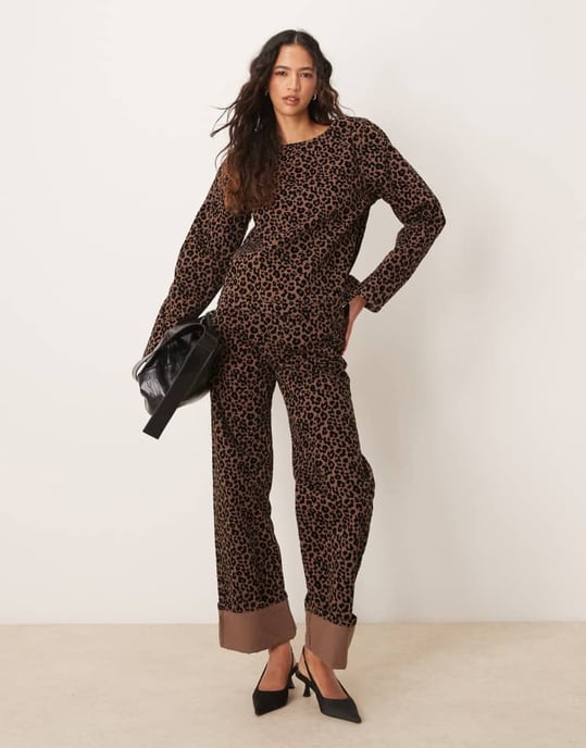 ASOS DESIGN mjukt denim långärmad topp i mörk leopardmönster - Image 3