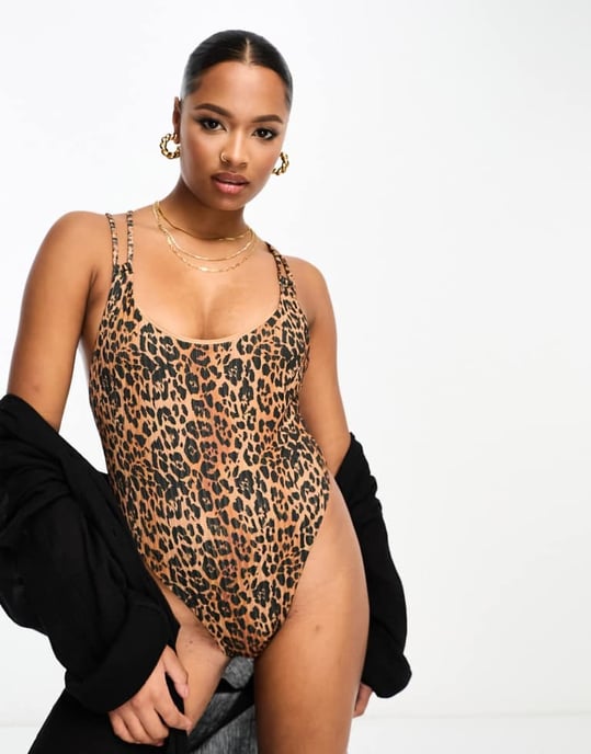 ASOS DESIGN Petite ribbat rutformat baddräkt med hög benöppning i leopardmönster - Image 3
