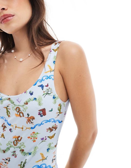 ASOS DESIGN baddräkt med rundad halsringning och låg rygg i västerländsk tryck - Image 2