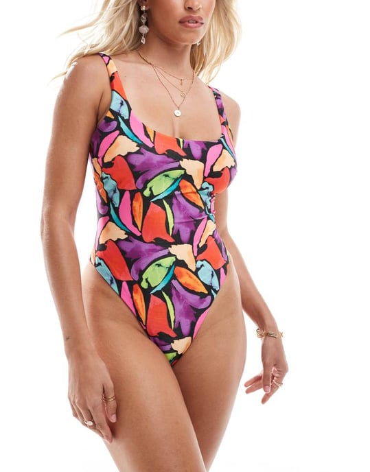 ASOS DESIGN Fylligare byst Lillie scoop baddräkt i flerfärgad abstrakt print - Image 4