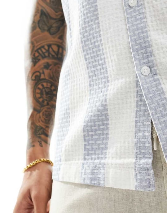 ASOS DESIGN regular skjorta i blå våffelväv med rand - Image 4