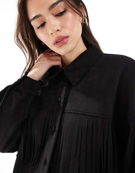 ASOS DESIGN skjorta i svart faux mocka med tofsar - Image 4