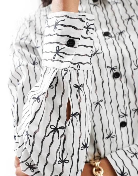 Miss Selfridge poplin kortärmad skjorta med rosetttryck - Image 2