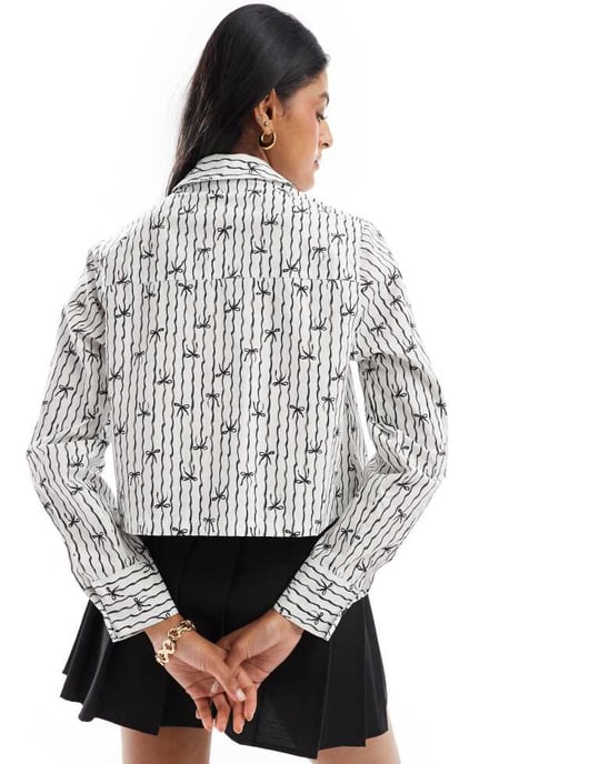 Miss Selfridge poplin kortärmad skjorta med rosetttryck - Image 4