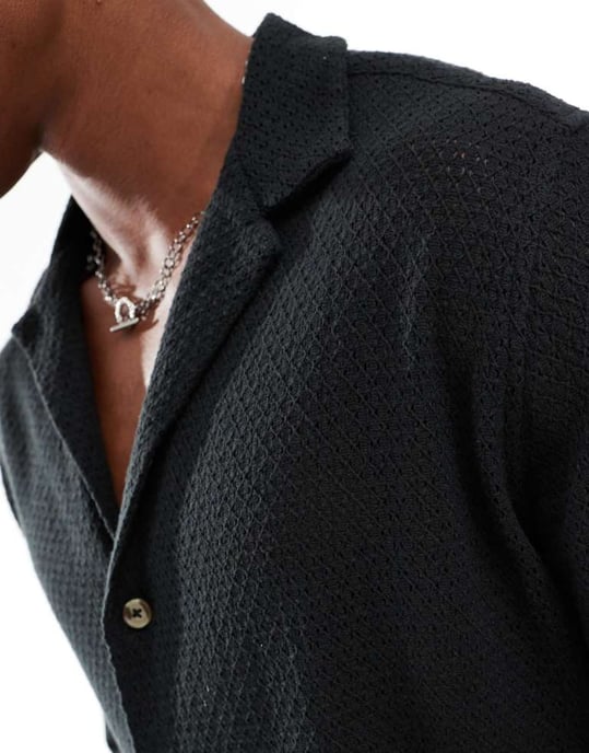ASOS DESIGN avslappnad skjorta med djup krage i svart med textur - Image 2