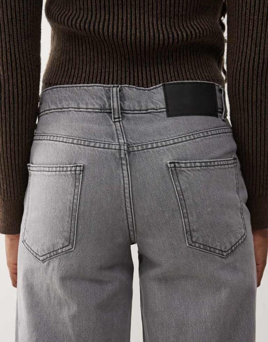 Reclaimed Vintage 88' wide baggy low rise leg jean in grey wash - Image 4