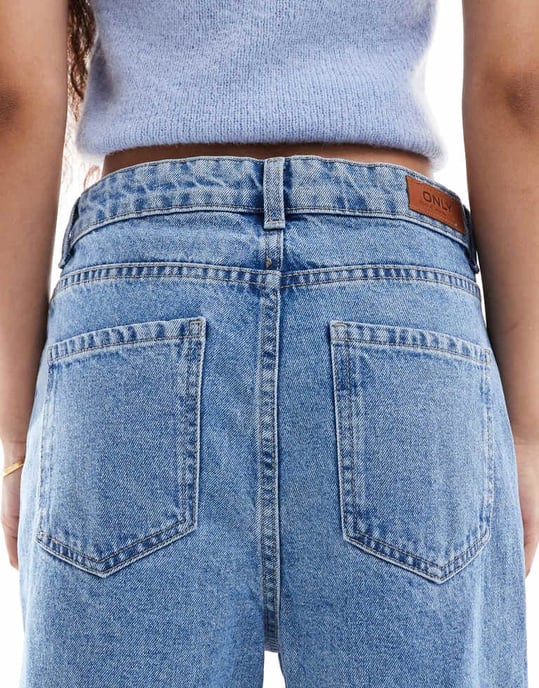 ONLY Petite Maisie low waisted baggy wide leg jeans in light blue - Image 4