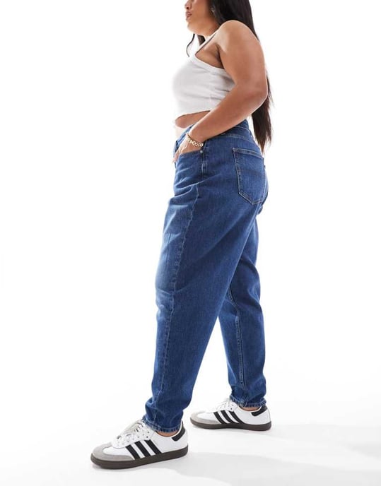 Tommy Jeans Plus mom jeans in dark wash - Image 3