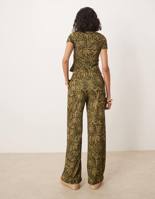 ASOS DESIGN wide leg trouser with floral print co-ord in khaki - Image 4