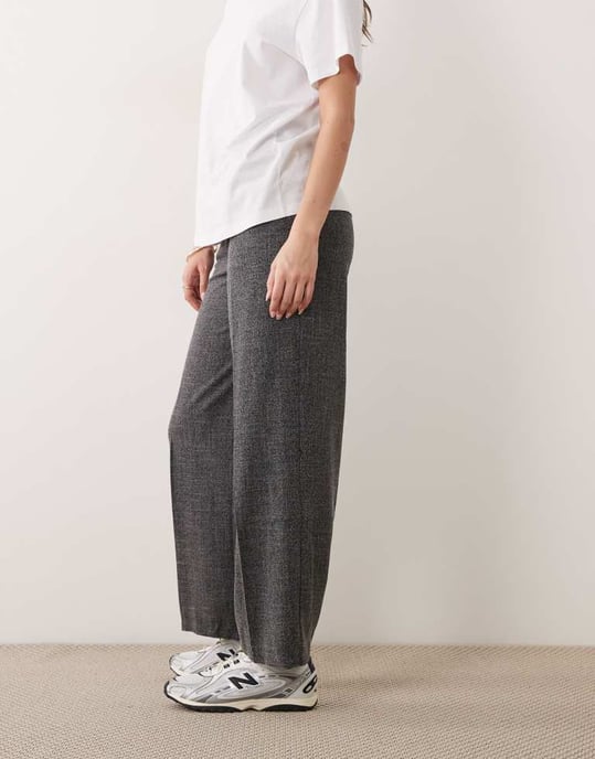 Miss Selfridge tailored wide leg trouser in grey - Image 2
