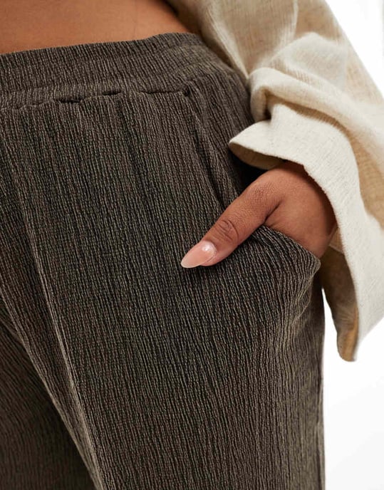 ASOS DESIGN Curve textured wide leg trouser in chocolate - Image 3