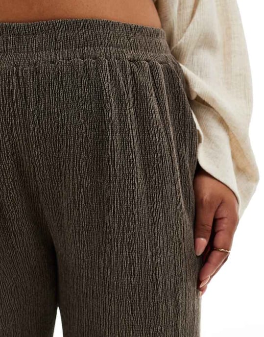 ASOS DESIGN Curve textured wide leg trouser in chocolate - Image 4