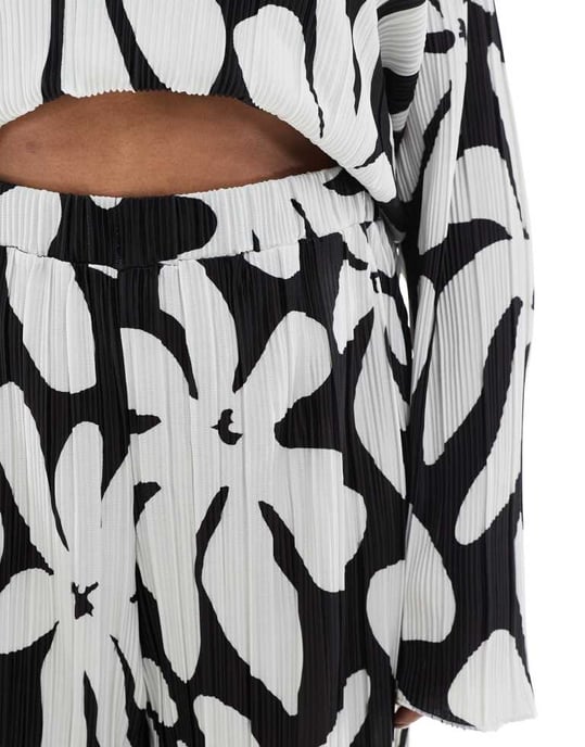 Vero Moda Curve high waist wide leg plisse trouser in monochrome floral print - Image 3