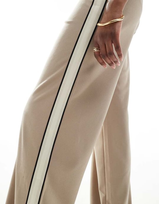 Vero Moda Tall loose pull on trousers with side stripe in fossil - Image 2
