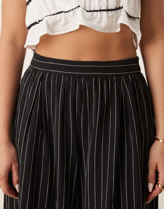 Nobody's Child Jerrow wide leg linen trousers in black stripe - Image 4