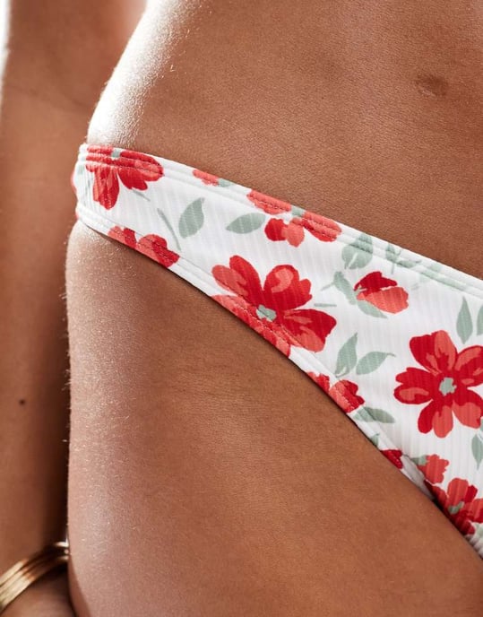 Hollister co-ord blommönstrad högbenskini underdel i röd och vit - Image 4