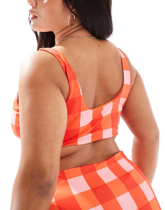 ASOS DESIGN Curve Picknick twist fram crop bikini topp i rutig mönster - Image 2