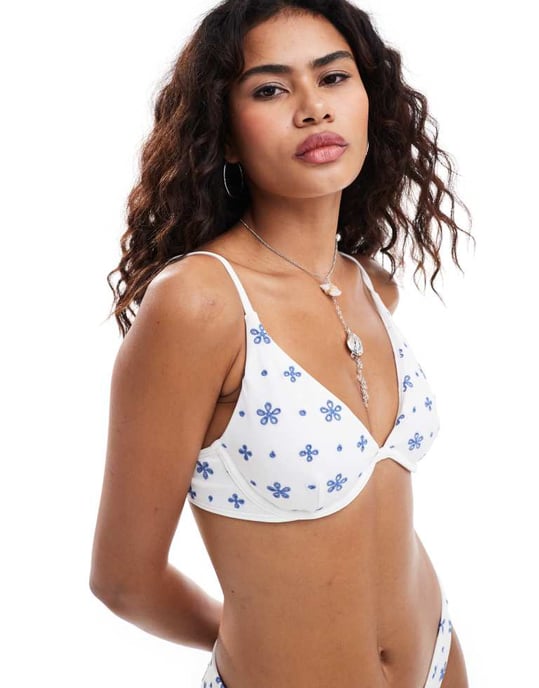 Hollister co-ord djup urringning med byglar bikiniöverdel i vitt - Image 2