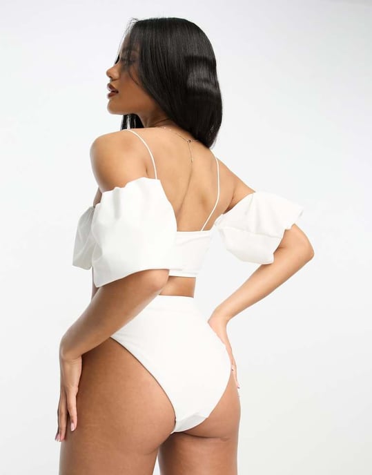 ASOS DESIGN puffärmad bandeau bikiniöverdel i elfenben - Image 2