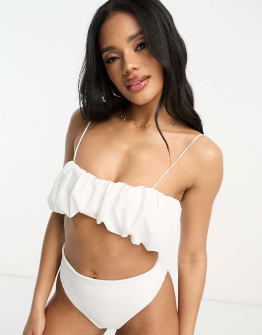 ASOS DESIGN puffärmad bandeau bikiniöverdel i elfenben - Image 4