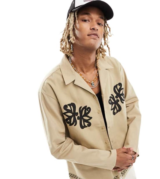 Återvunnen vintage långärmad sängjacka med broderi i beige - Image 1