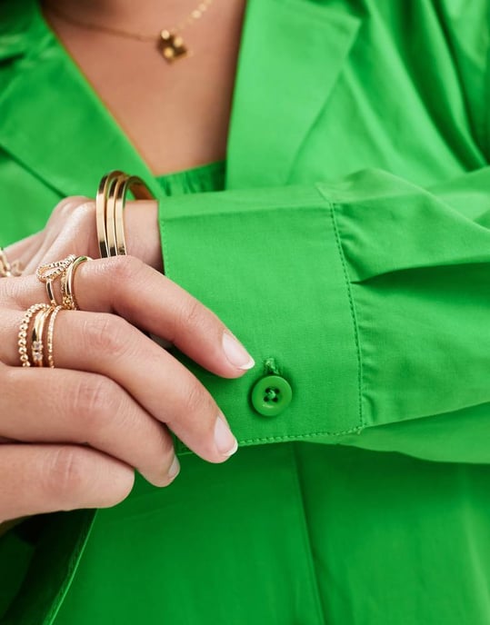 ASOS DESIGN Curve Kaye bomulls skjorta med lång ärm i starkgrön - Image 3