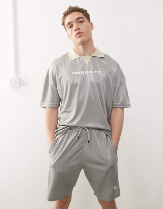 Umbro football shirt jersey t-shirt in silver - Image 1
