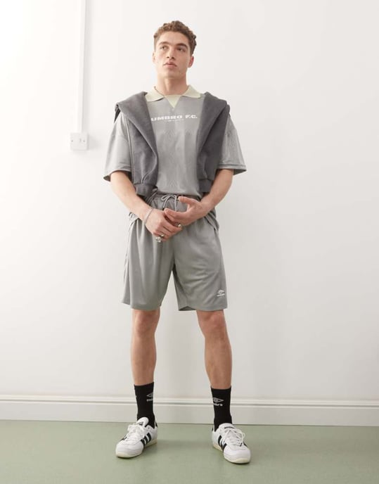 Umbro football shirt jersey t-shirt in silver - Image 2