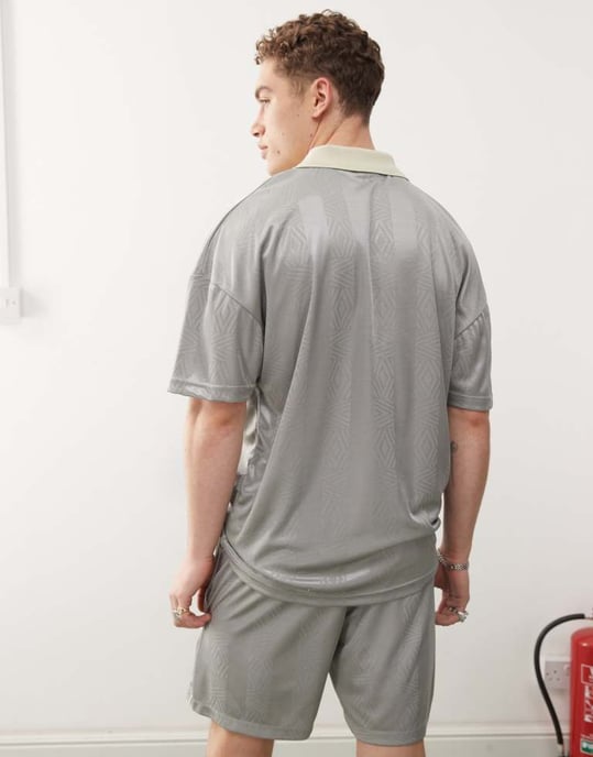 Umbro football shirt jersey t-shirt in silver - Image 4