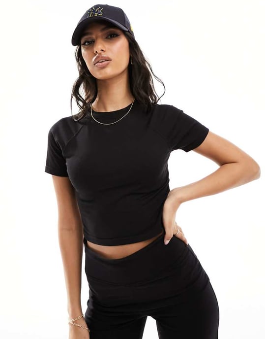 Kaiia figurerad t-shirt set i svart - Image 1