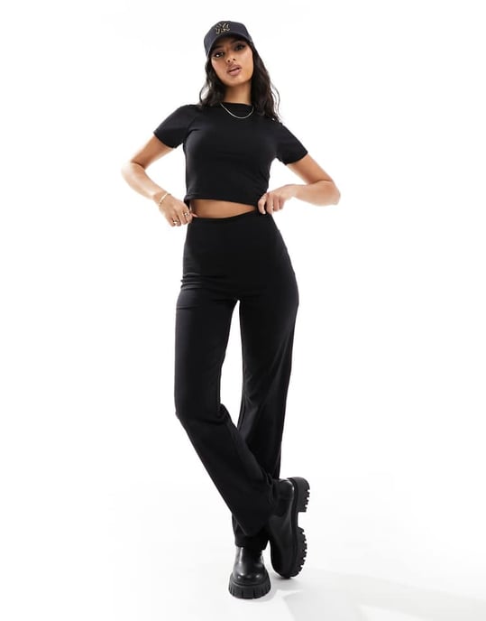 Kaiia figurerad t-shirt set i svart - Image 4