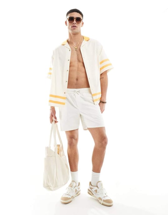 ASOS DESIGN kortärmad oversized linneblandning skjorta med paneler i ecru och gult - Image 2