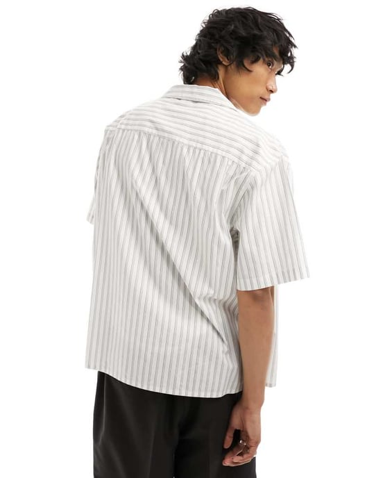 COLLUSION oversized poplin reversibel kortärmad skjorta i grå ränder - Image 4