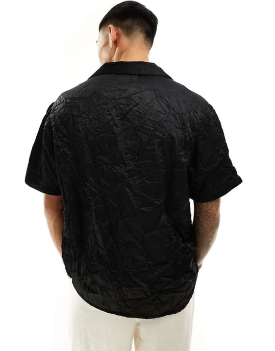 ASOS DESIGN kortärmad avslappnad skjorta med djup revär i svart satin - Image 3