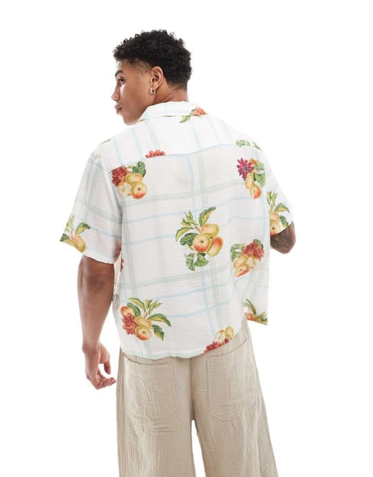 ASOS DESIGN boxy avslappnad skjorta med krage och rutigt och fruktmönster i vitt - VIT - Image 2