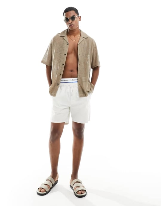 ASOS DESIGN kortärmad avslappnad skjorta med krage i beige katoen - Image 4