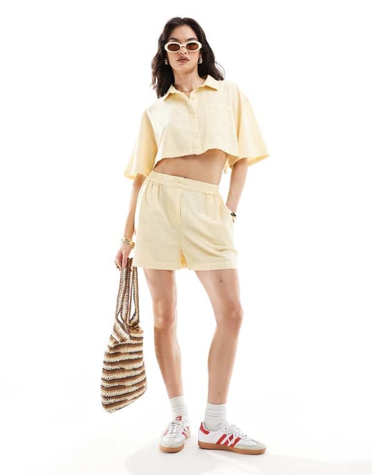 ASOS DESIGN kortärmad skjorta i tvättad smörmjölk med linne set - Image 3