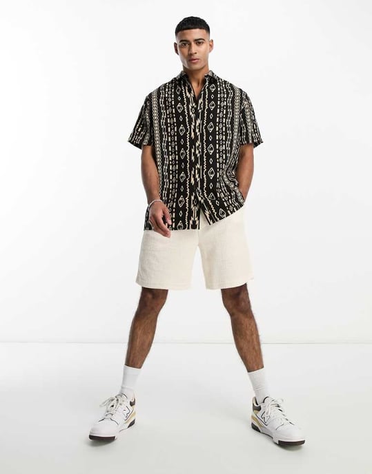 ASOS DESIGN avslappnad skjorta i svart aztekisk mönster - Image 3